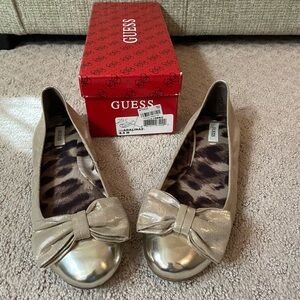 GUESS Women's Metallic Gold Bow Flats 81/2
